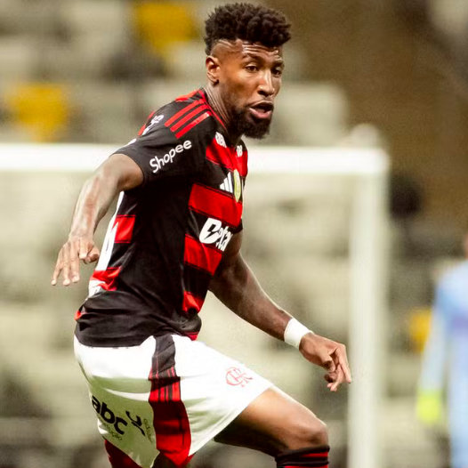 Emerson Royal com a bola durante a partida contra o Atlético-MG